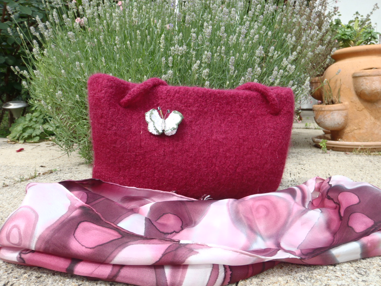 rot-violettes-seidentuch_rote-filztasche